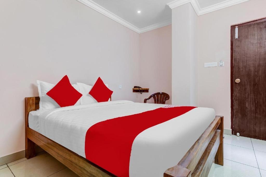 Pn Samy Inn Pondicherry Esterno foto