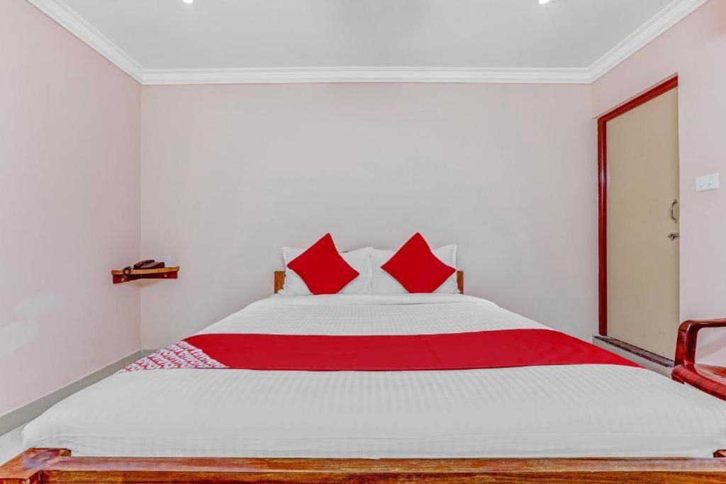 Pn Samy Inn Pondicherry Esterno foto