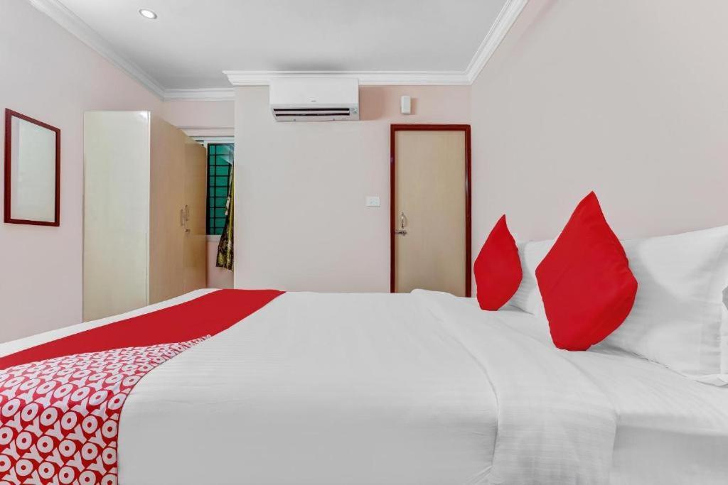 Pn Samy Inn Pondicherry Esterno foto
