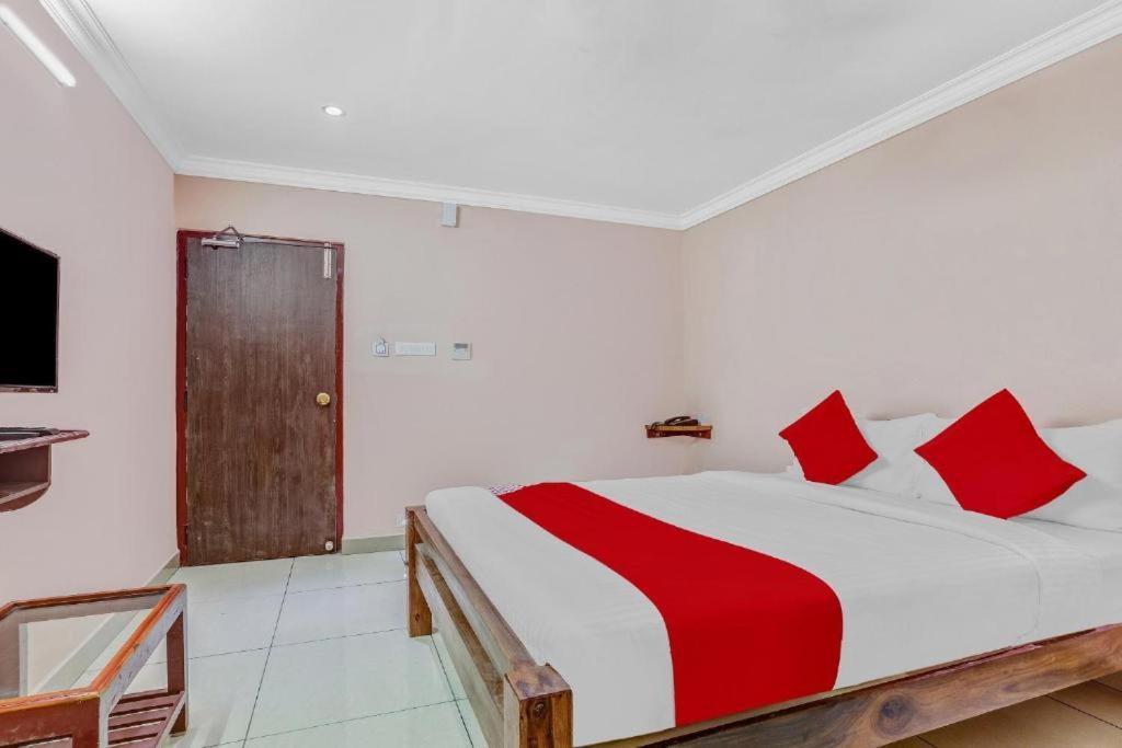 Pn Samy Inn Pondicherry Esterno foto